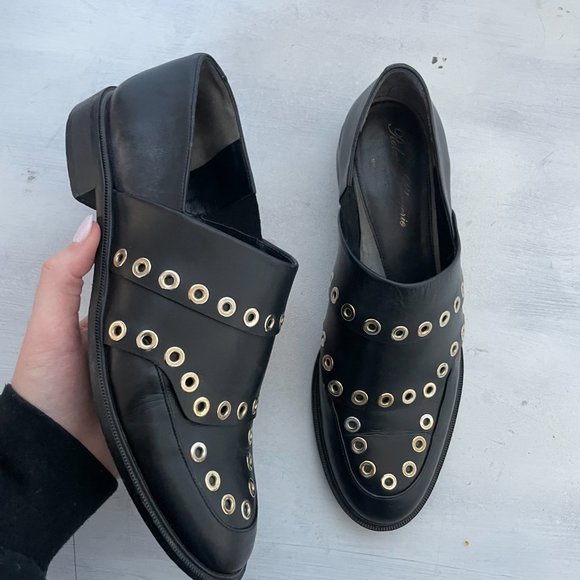 ❌SOLD❌ Gold Tone Grommet Loafers Sz 38.5 Black Leather Round Toe - Picture 5 of 9